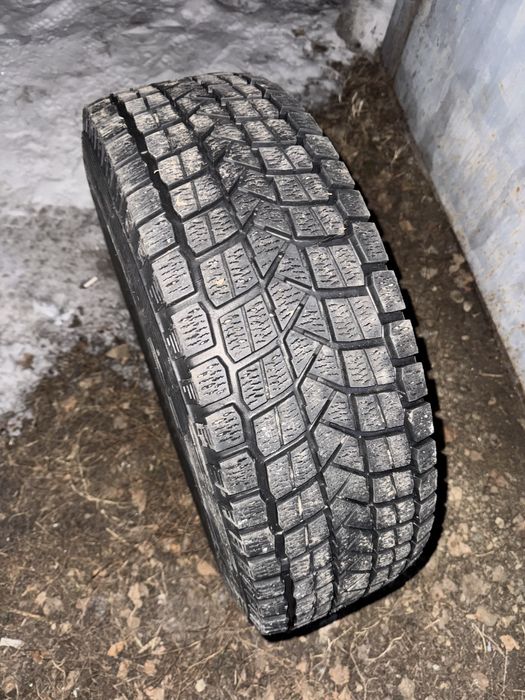 Продам зимние шины maxxis