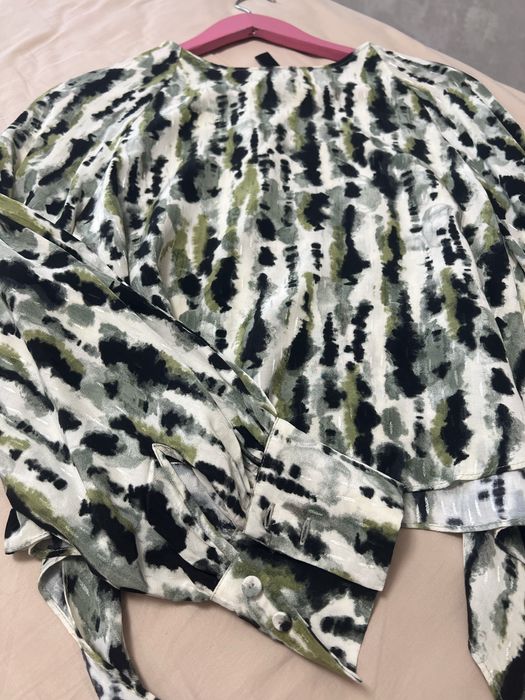 Продам женскую блузку