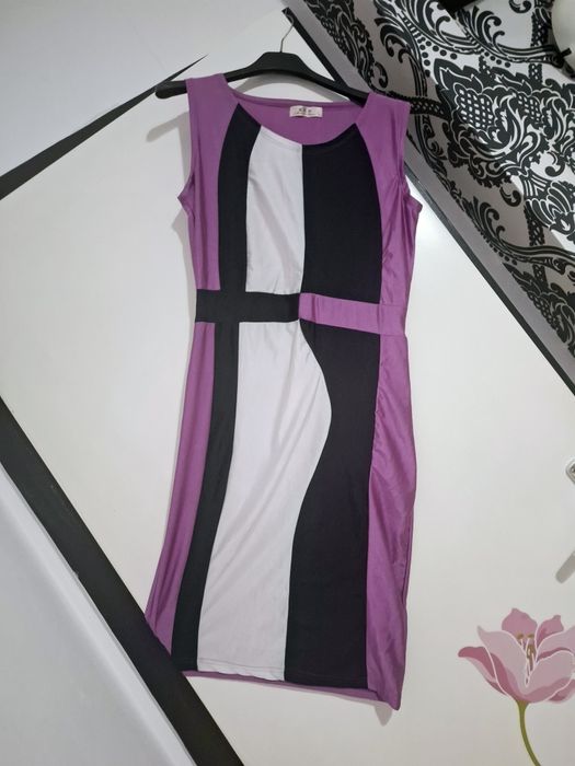 Рокля 3 на цената та 1. Лилаво изкушаваща визия.