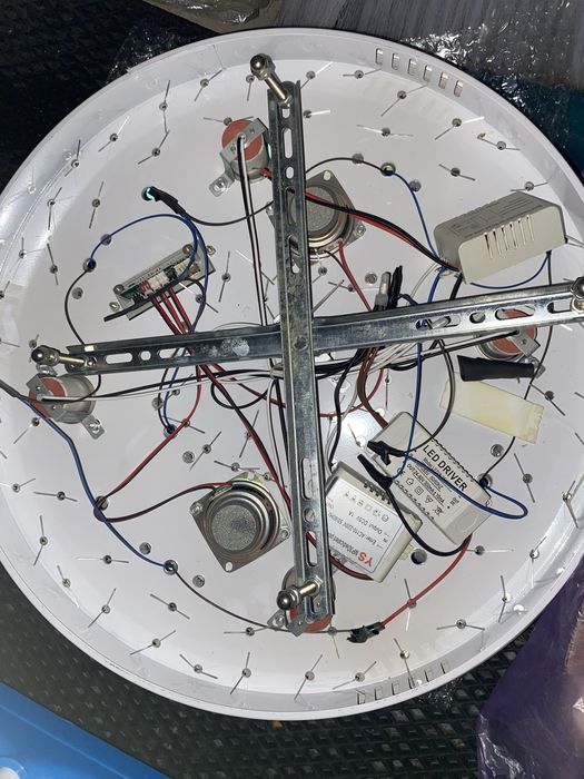 Продам люстру с пультом