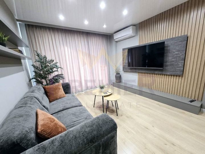 Дава се под наем Тристаен апартамент в Варна, Бриз - 80 кв.м за 1224 € - Снимка #2