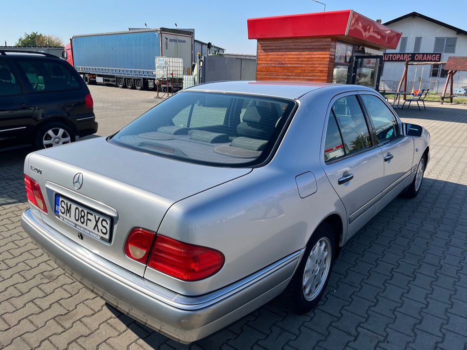 Mercedes-Benz E-Class 1998 benzină, 2.102 € — imagine 2
