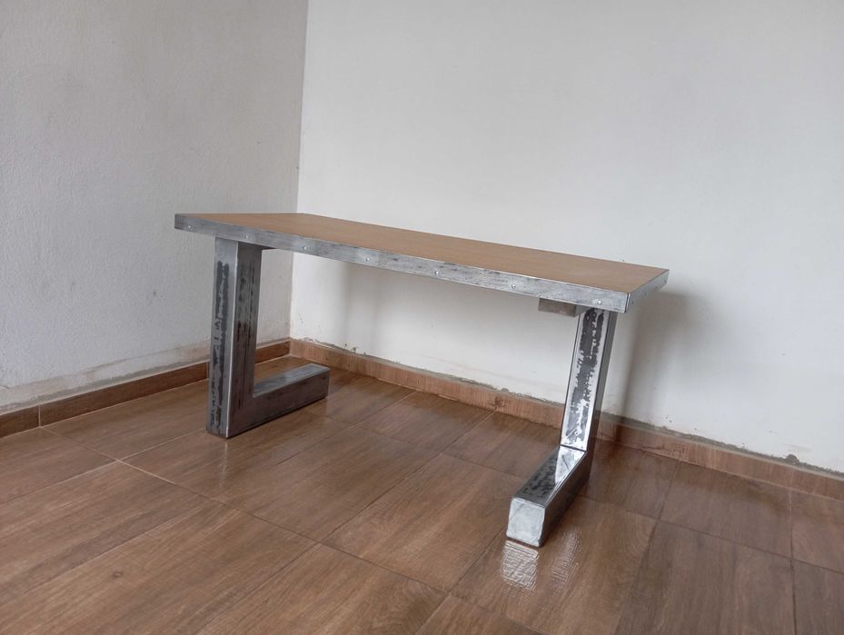 Мебели от метални профили