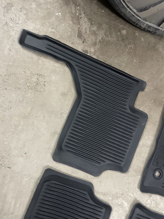 Оригинальные полики Land Cruiser 300