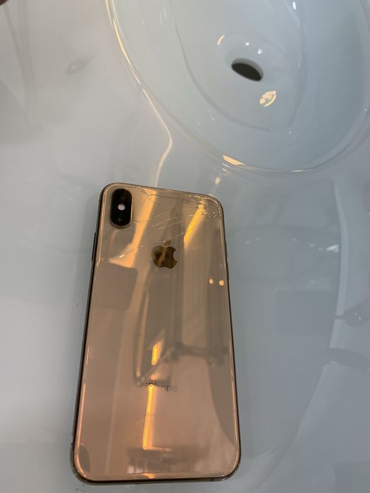 Iphone xc 64 gb.