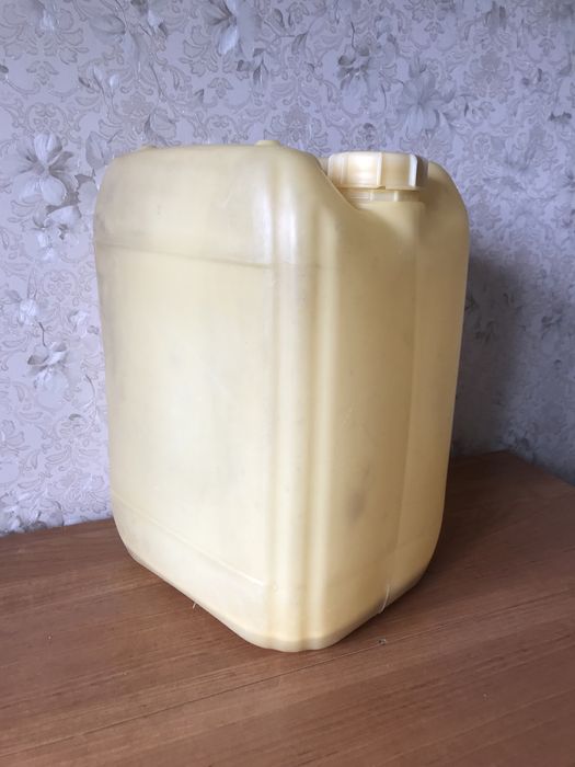 Канистры пластиковые3,4, 5,10литров