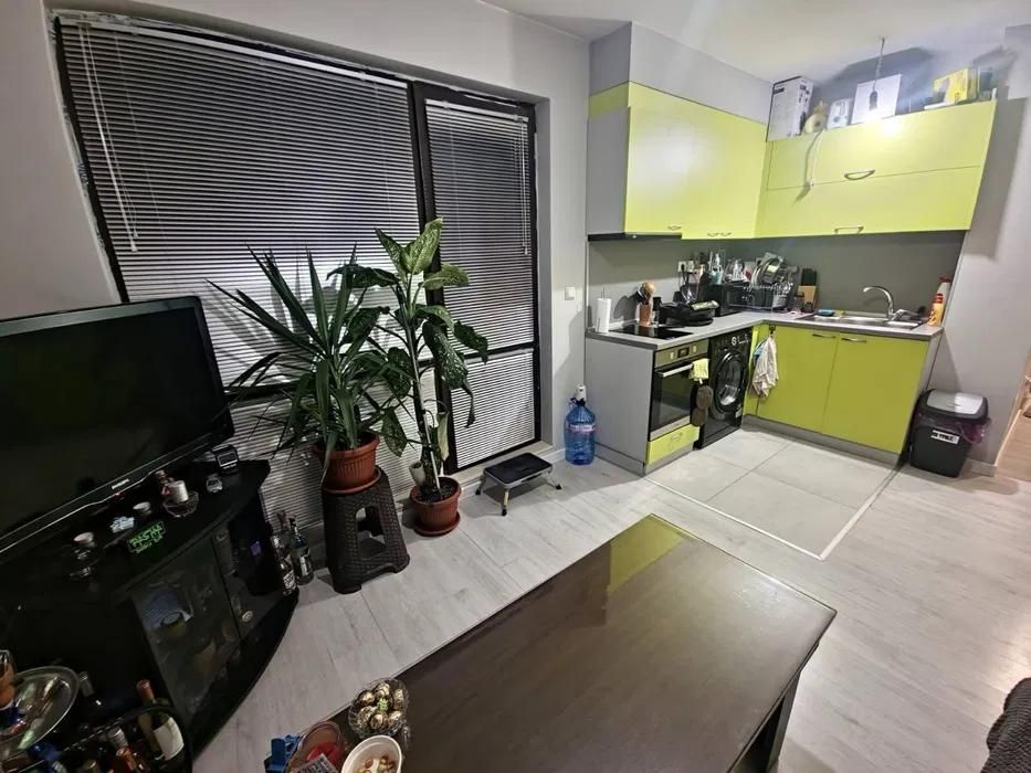 Дава се под наем Двустаен апартамент в Варна, Победа - 40 кв.м за 409 € - Снимка #1