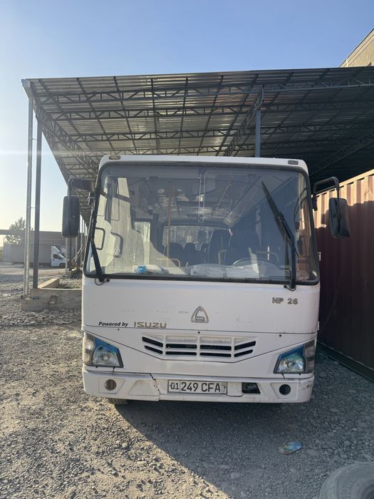ISUZU HC40 (NP26)  avtobus sotiladi 26 taligi