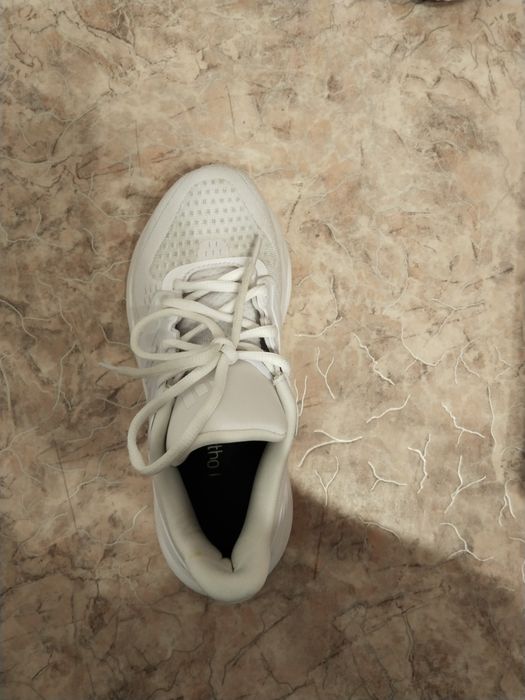 Продам кроссовки Adidas