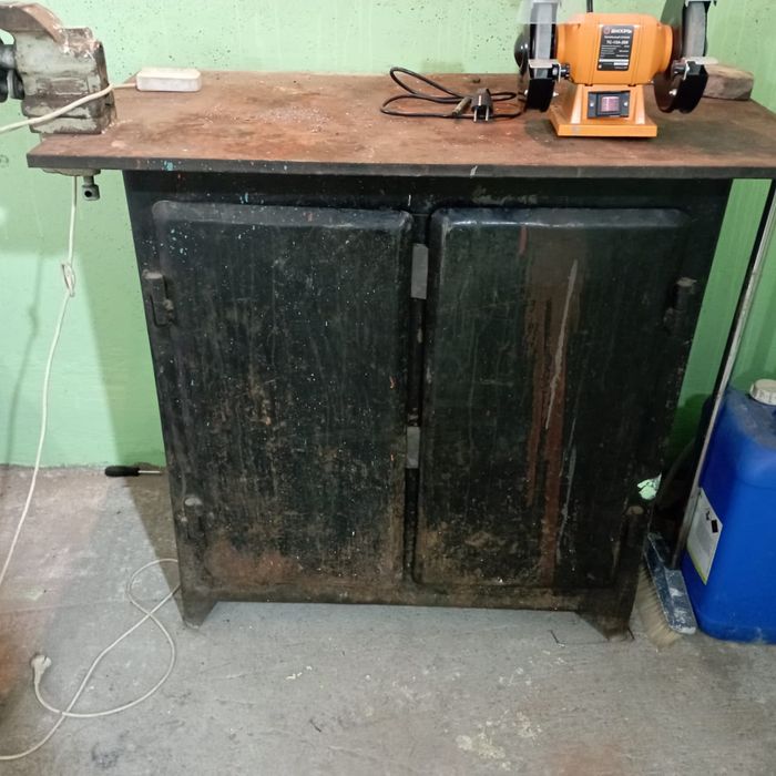 Продам.  Верстак