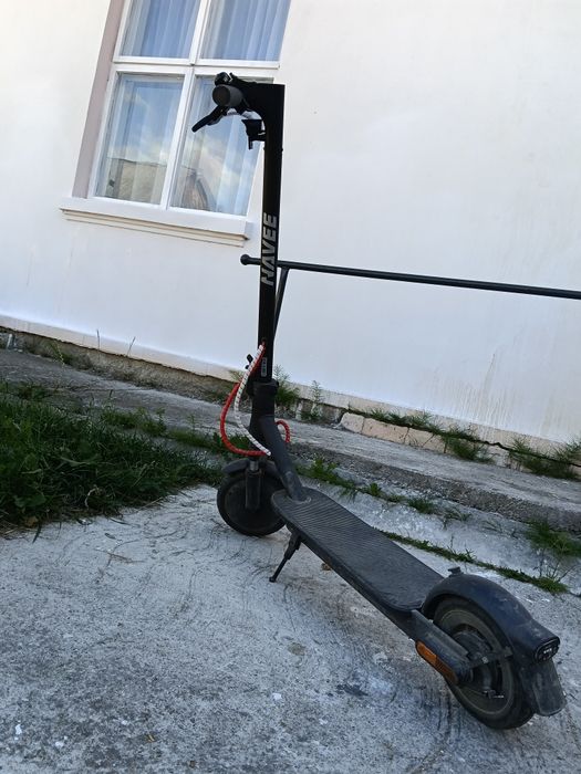 Vând trotineta NAVEE in stare perfecta
