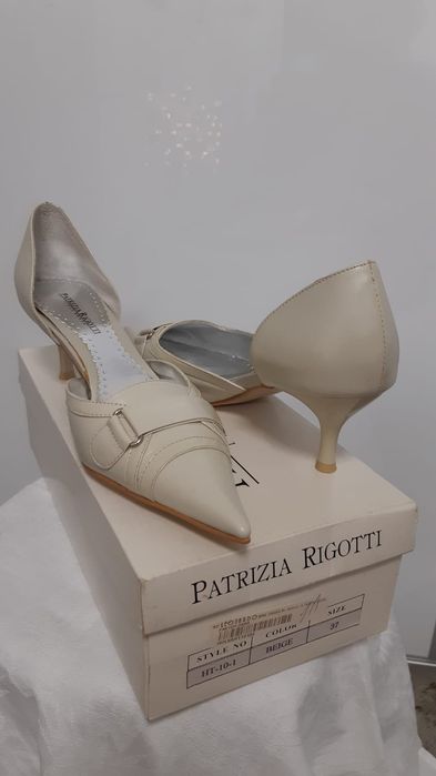 Pantofi damă din piele , noi .