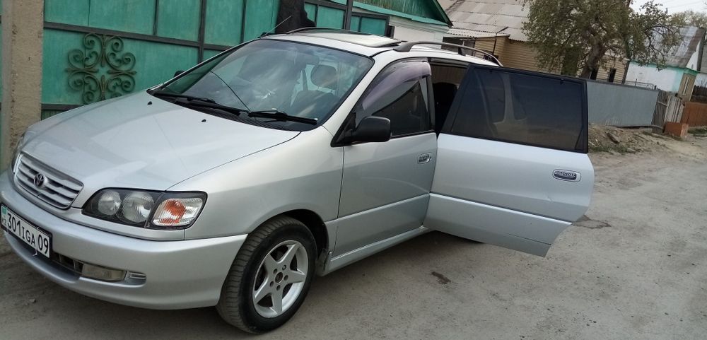 Продам машину тойота ипсум, есть торг