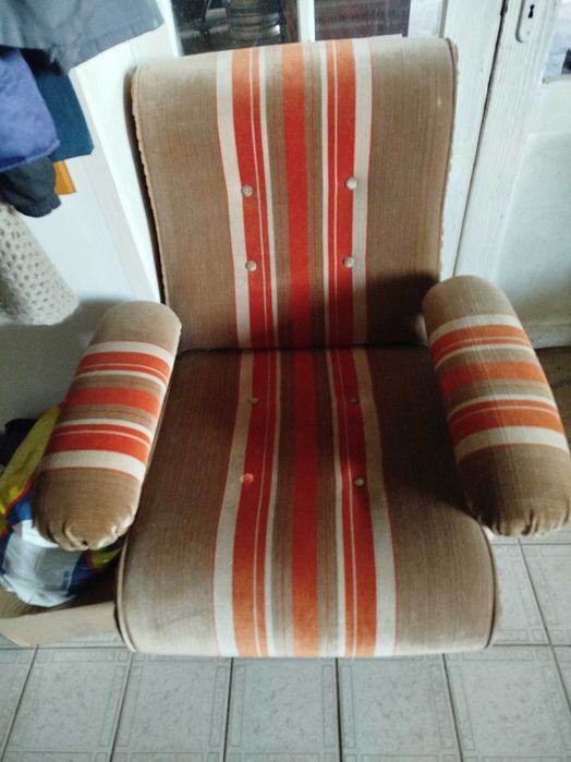 Продавам холова гарнитура с два дивана и два фотьойла