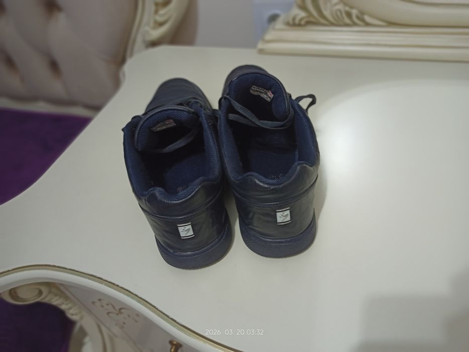 Продам кроссовки размер 45