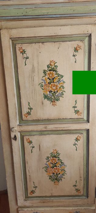 Dulap pictat săsesc/transilvănean din lemn masiv – Stare excelentă