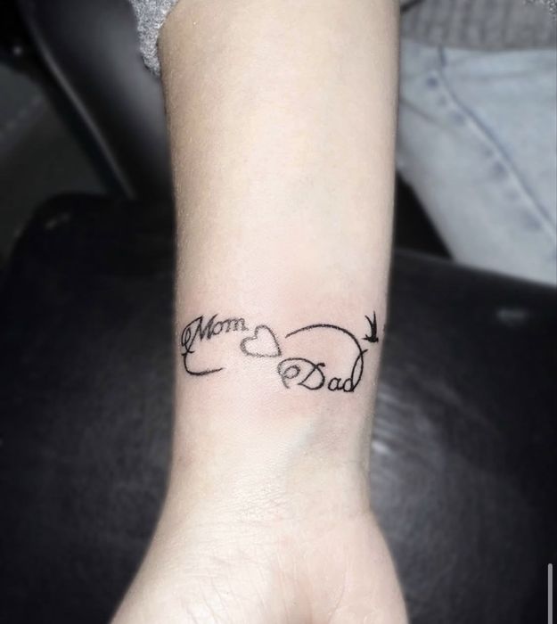 Tatuaje Fine Line – Câmpia Turzii | prețuri accesibile
