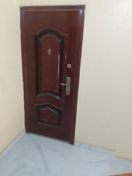 Продаётся 2 ком квартира  1 этаж 77 серия  поворот