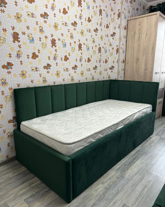 Детская кровать с матрасом в наличии
