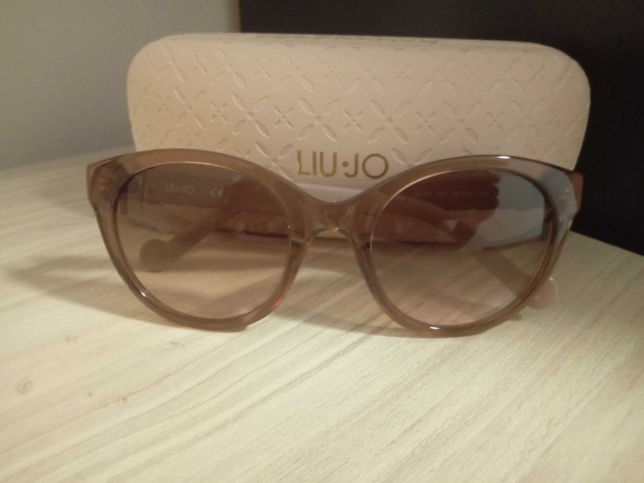 Слънчеви очила PRADA, Liu  Jo и SWAROVSKI