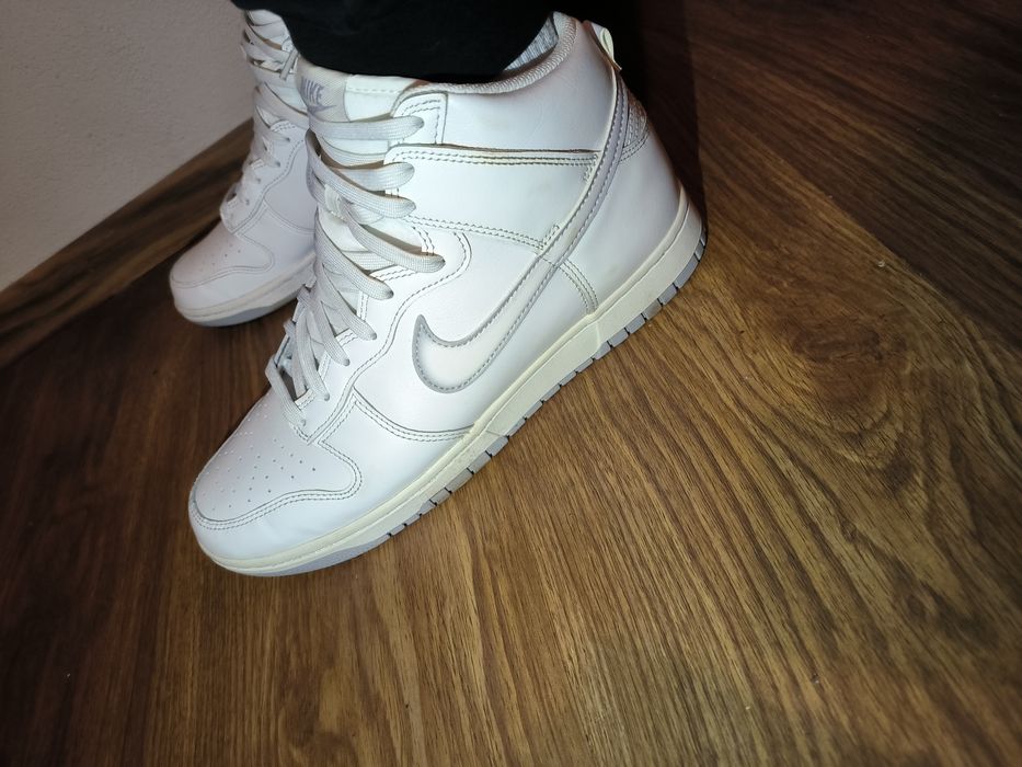 Adidași Nike Albi