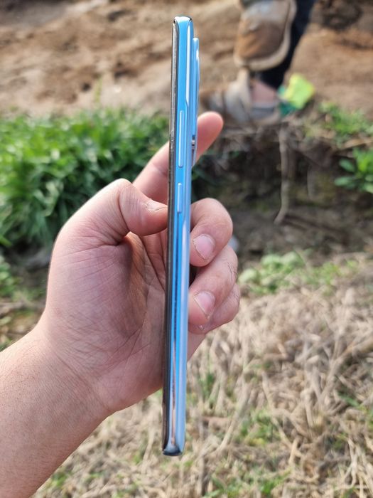 Sotiladi: Xiaomi Civi 2. 
Bu xiaomi 13 lite ga o'xshidi lekin bu boshq