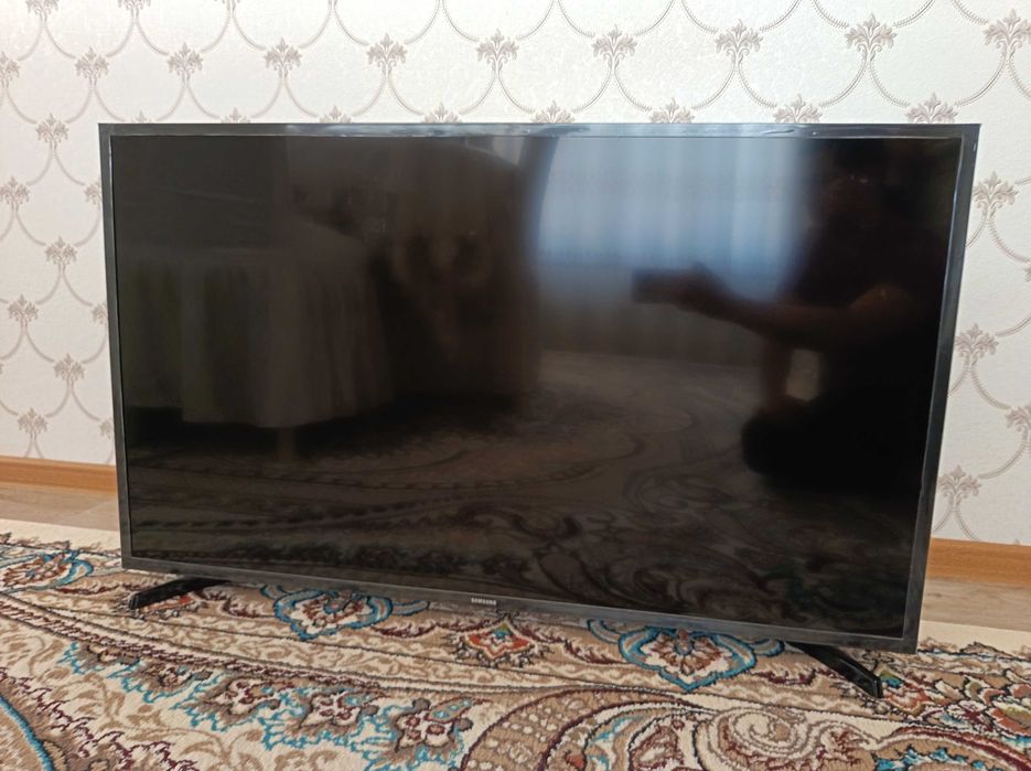 43-дюймовый LED-телевизор Samsung UE43N5000AU