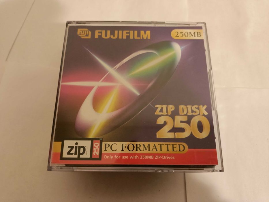 Продам редкие ZIP-дискеты. Новые. По 10000 тг. за штуку.