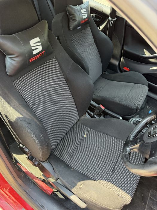Седалки от сеат леон / салон от seat leon