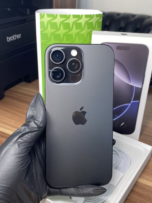 iPhone 16 Pro Max • 1 TB• Black Titanium