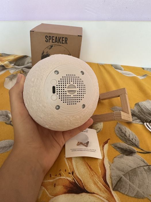 Светеща лампа Луна + Bluetooth тонколонка
