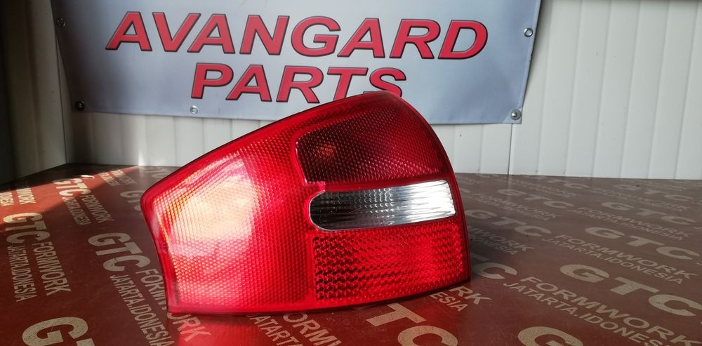 Ляв и десен стоп Audi A6 C5 (1997-2004)