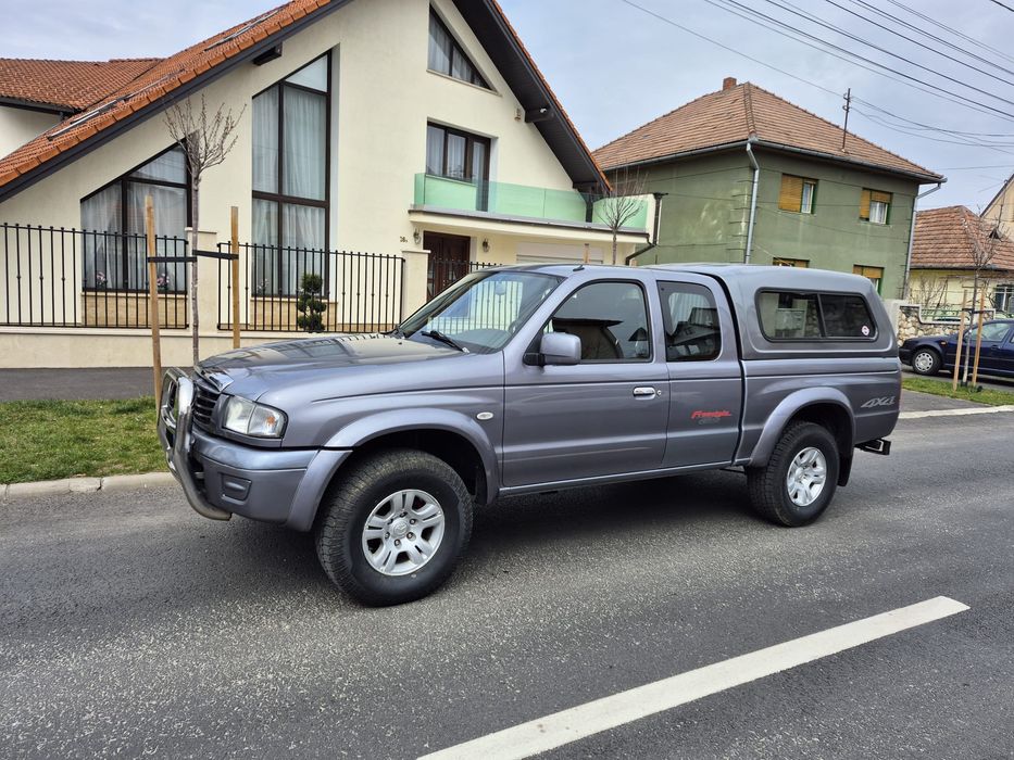 Mazda B2500 Toplanders