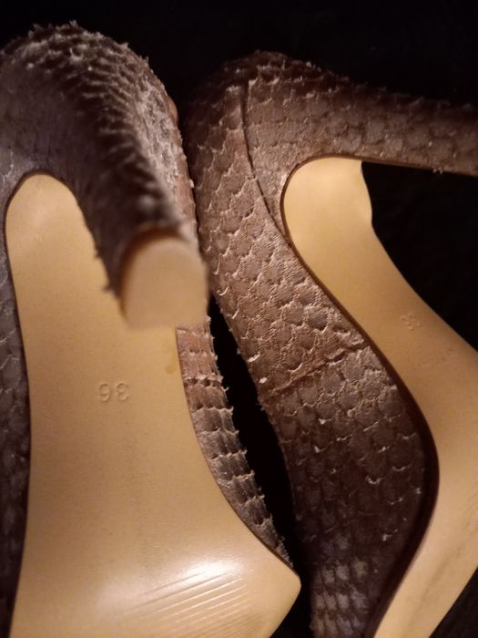 Обувки на висок ток