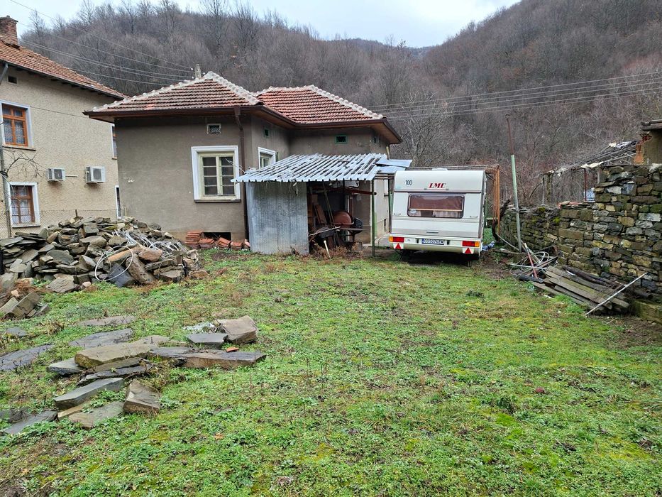 къща в село Лопян