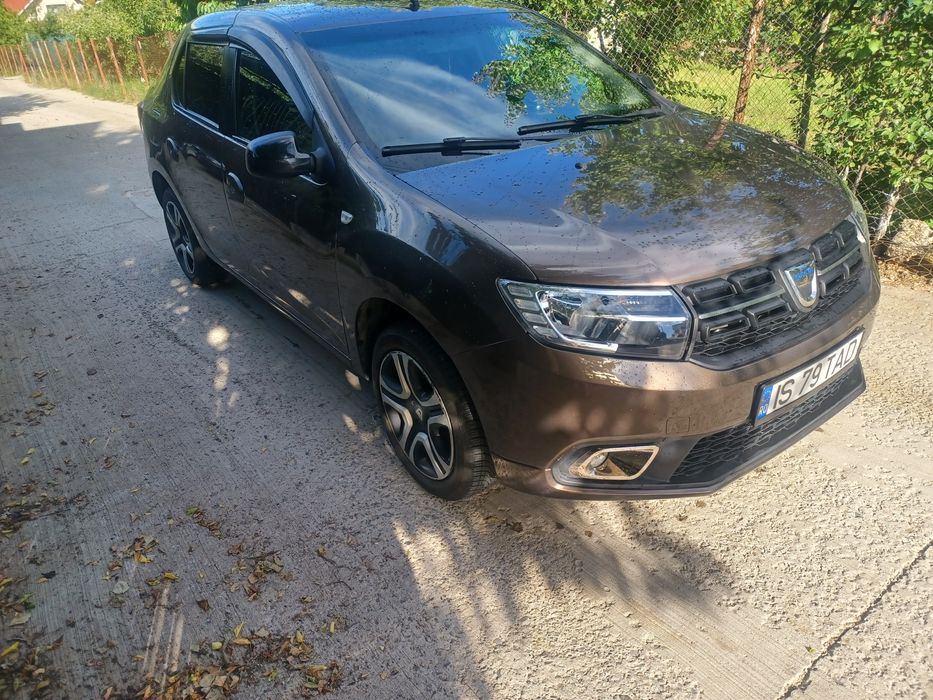 Vând Dacia Logan