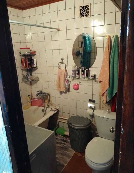 Чиланзар 4.  2/3/4.  Кирпич. Балкон 2х6.  Ор метро