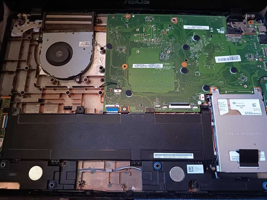 Laptop Asus Vivobook 17, cpu gen 7 Pentium 4417u / i3 7020u, 4gb ddr4, display mare 17,3 inch, baterie buna