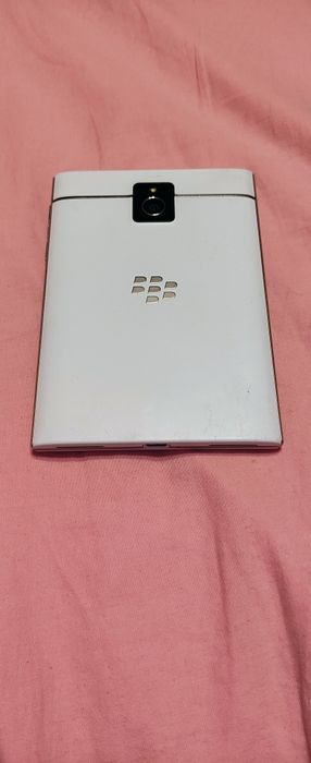 Vând Blackberry pașsport white edition