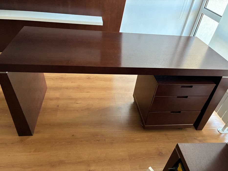 Офис обзавеждане