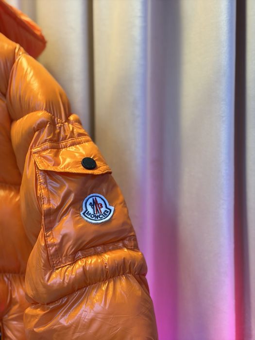 Geacă M.O.N.C.L.E.R portocaliu mat si lucios