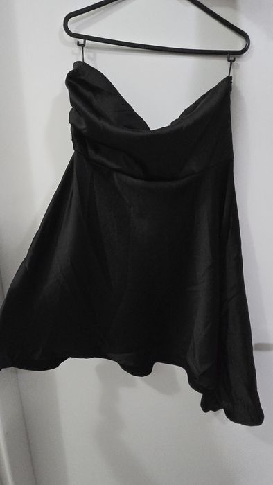 Rochie neagra fără bretele asimetrica