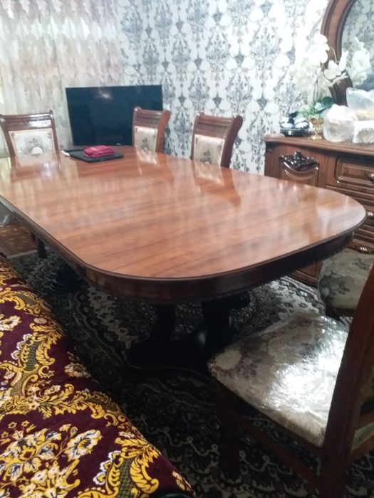 Продается комплект СТОЛ и 8 стульев