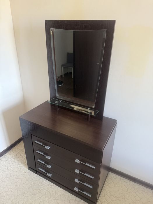 Продам спальный гарнитур