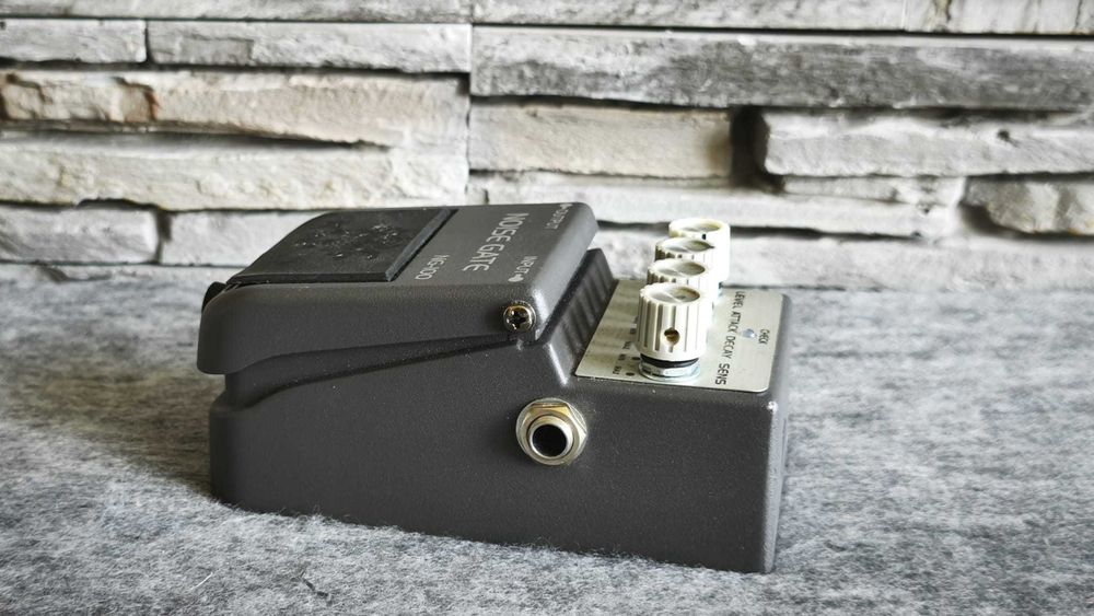 Pedala chitara electrica Harley Benton NG-100 Noise Gate – Noise Gate / Noise Suppressor | 4 Controale | 9V