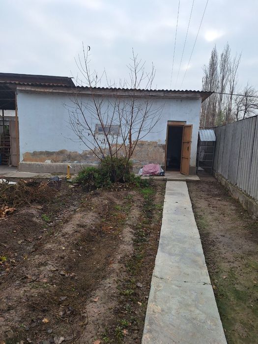 6 сотик, 5 хонали уй сотилади