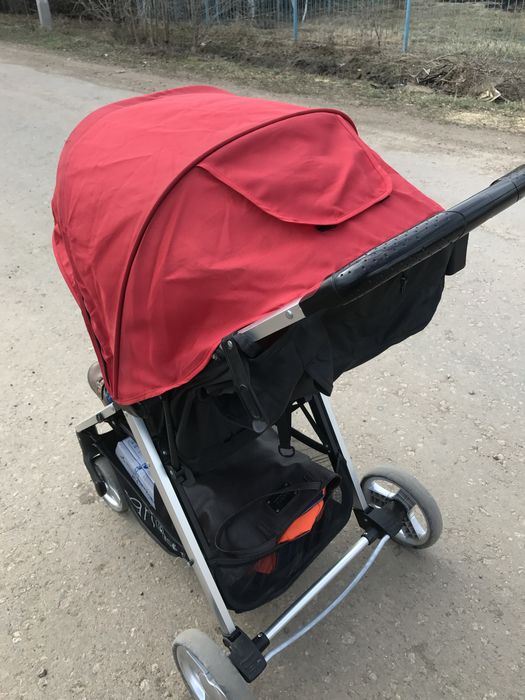 Детская прогулочная коляска