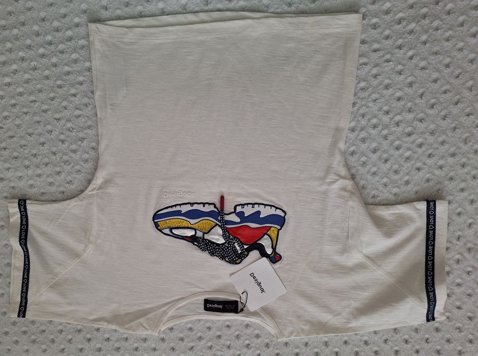 Guess, Desigual тениски