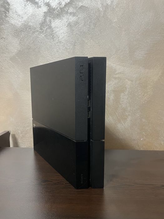 PlayStation 4 fat +monitor+други аксесуари