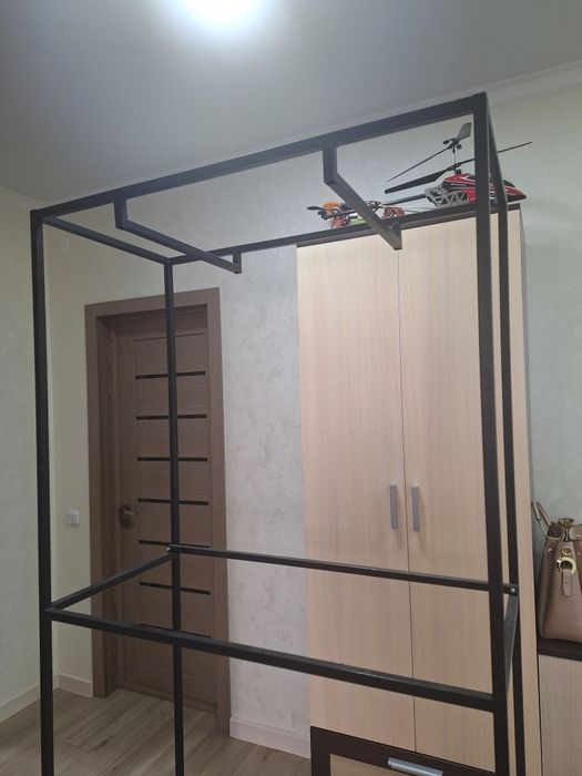 Продам стойку металлическую